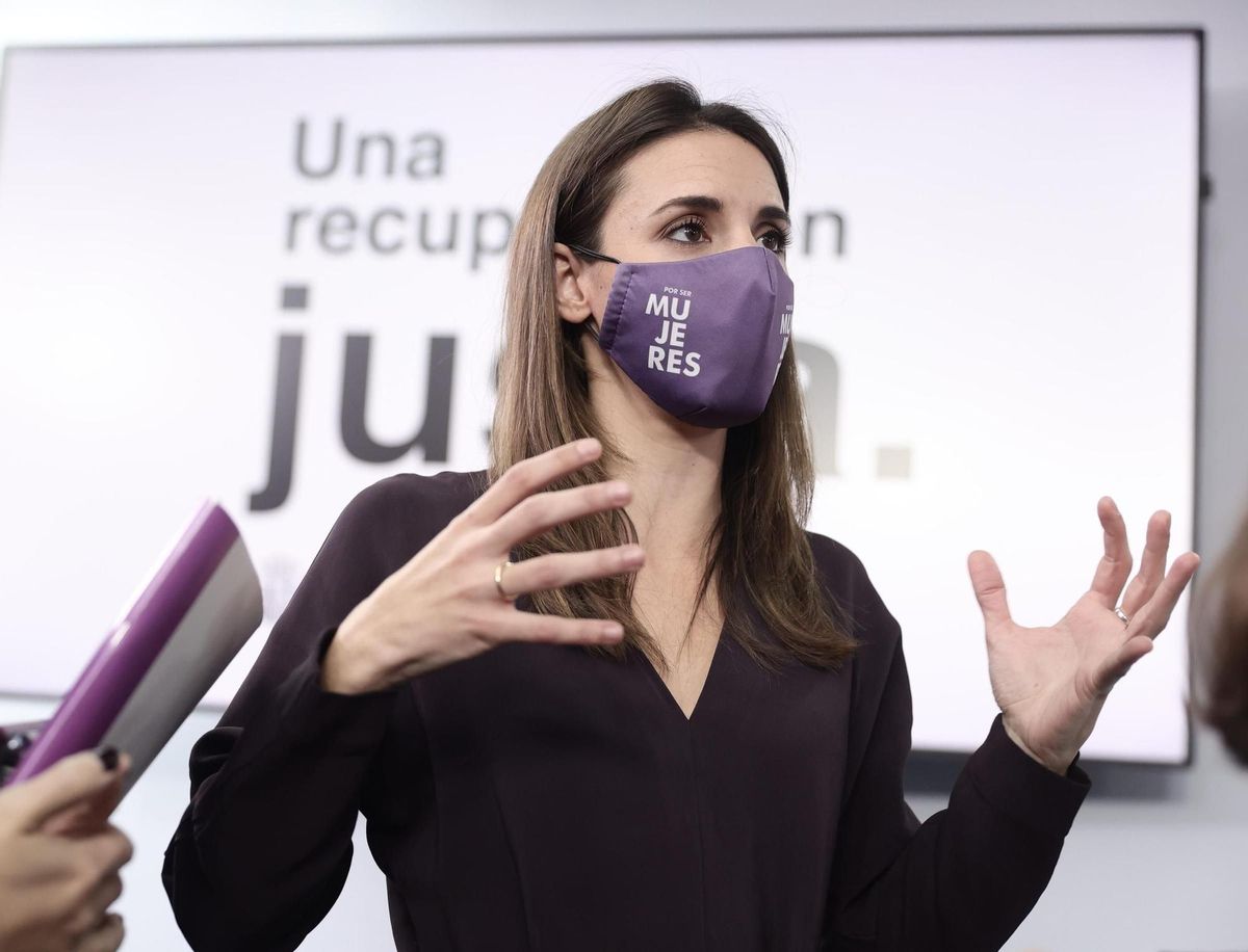 Igualtat estudia crear un ‘telèfon arc de Sant Martí’ de suport a víctimes de LGTBI-fòbia Igualtat estudia crear un ‘telèfon arc de Sant Martí’ de suport a víctimes de LGTBI-fòbia