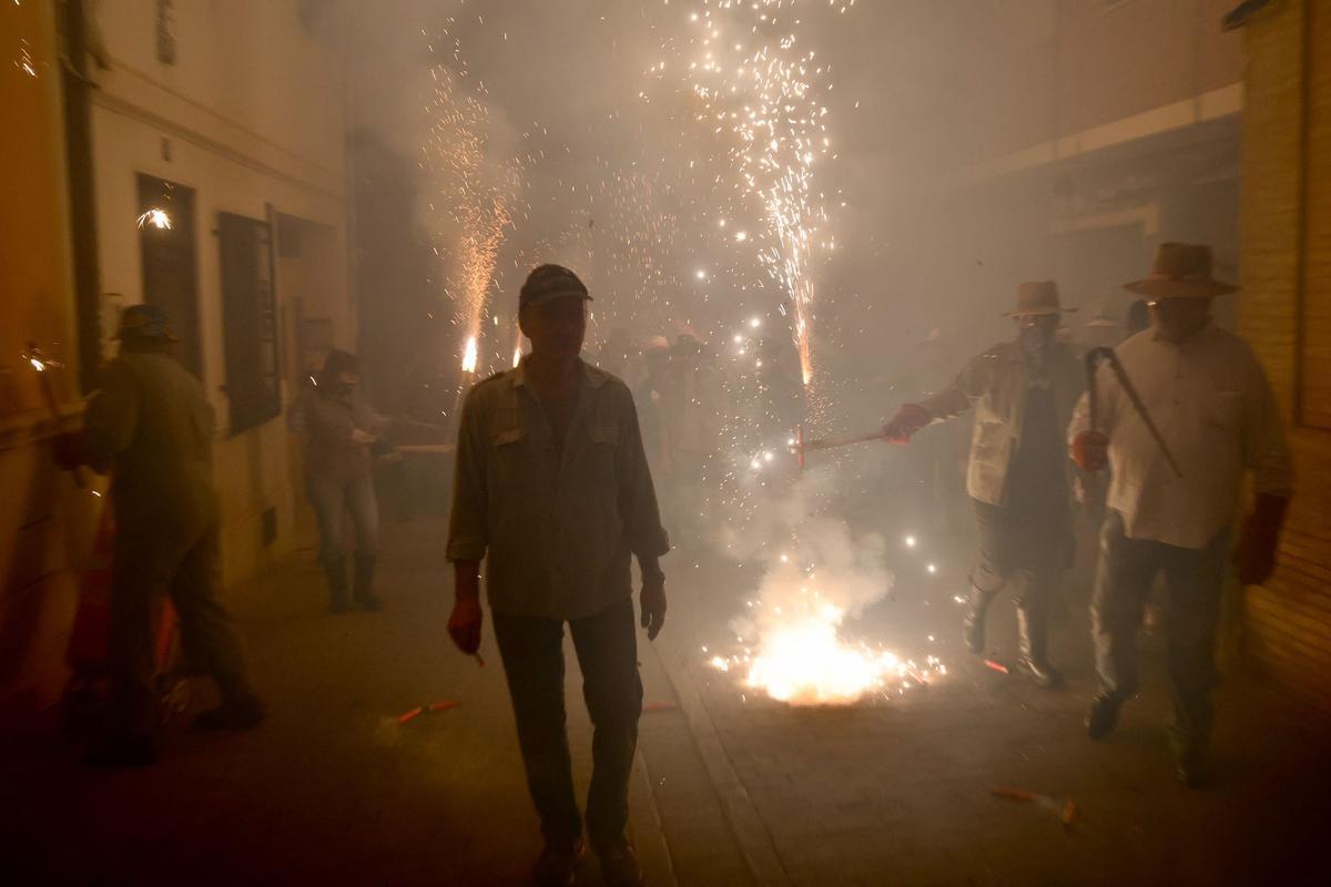 El Pasacalles de Cohetes de Lujo deslumbra Paterna antes de la Cordà El Pasacalles de Cohetes de Lujo deslumbra Paterna antes de la Cordà