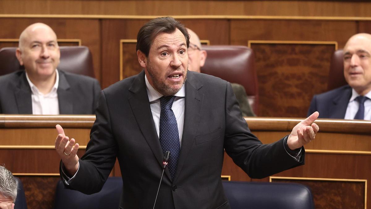 Puente vuelve a valorar positivamente su gestión con Adamuz y acusa a los diputados del PP de "inmorales" con sus preguntas
