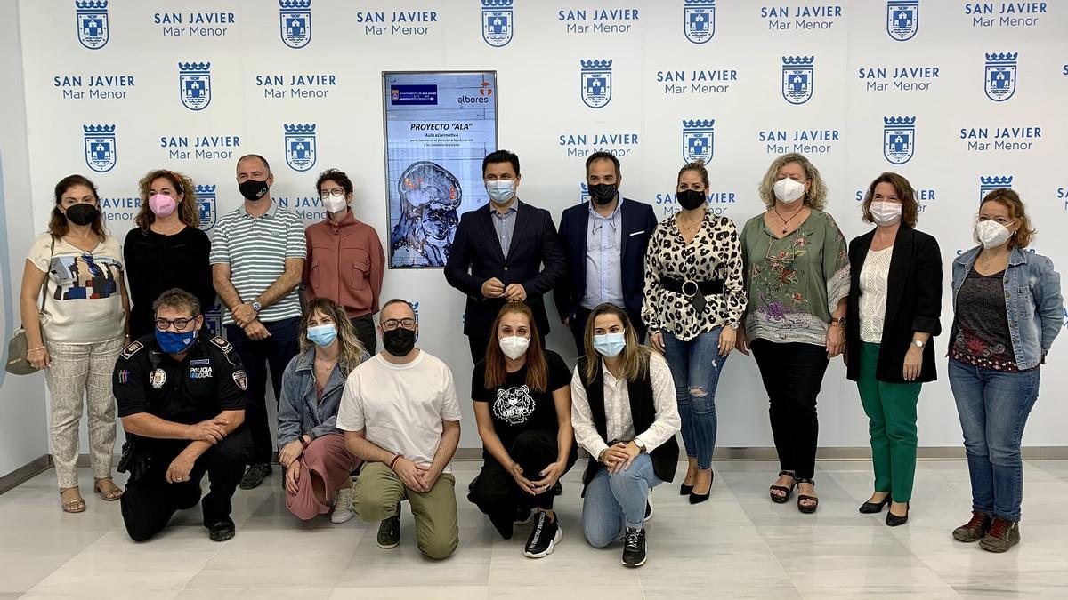 Foto de familia tras la presentación del proyecto