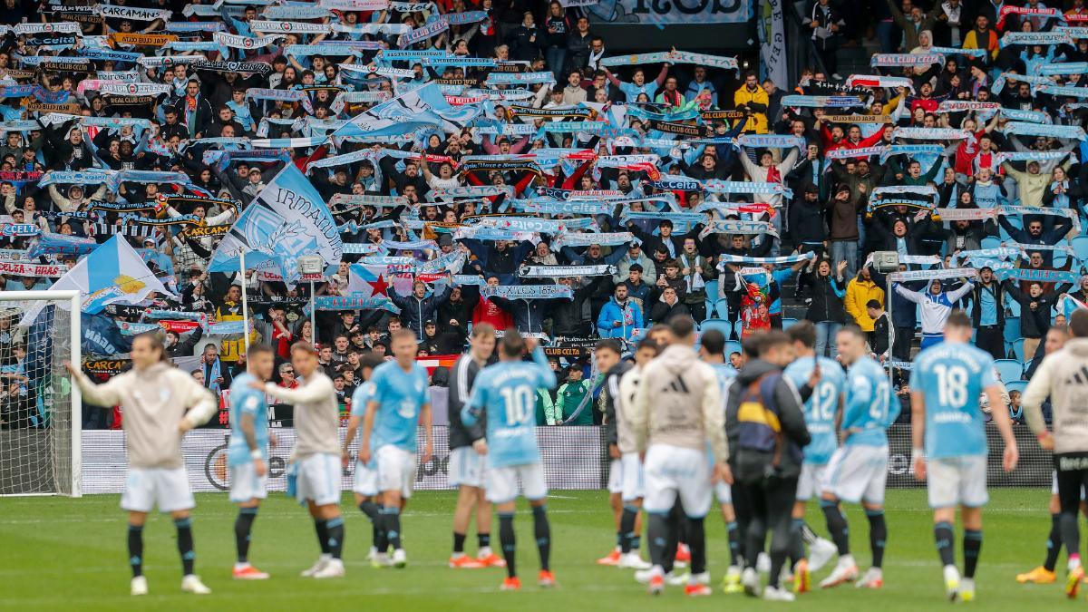 El Celta paga 1000 euros a dos aficionados por ser futbolistas durante un día