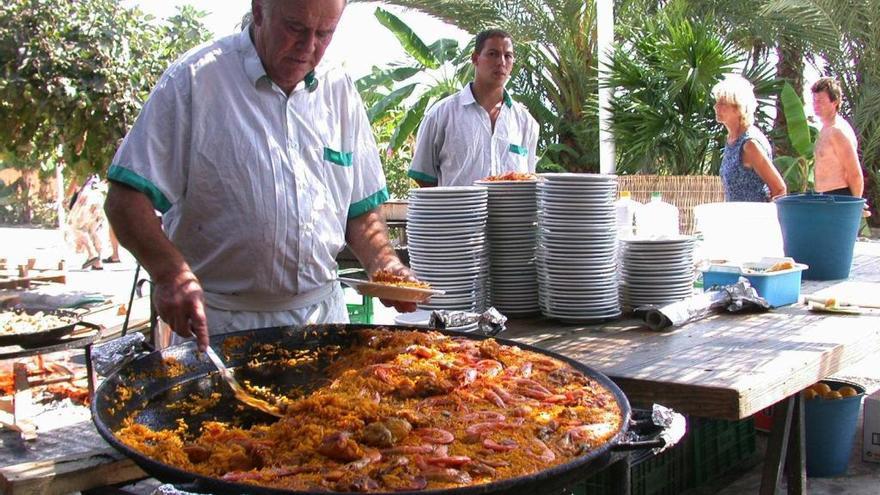 El Día del Chiringuito de la Axarquía ha sido presentado en el chiringuito Ayo.