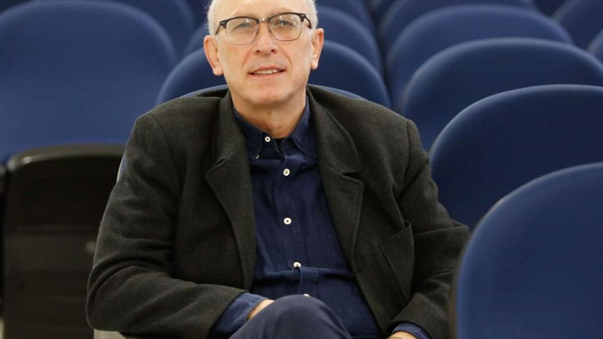 Lluís Ballester antes de la conferencia en el Centro Cultural Cervantes.