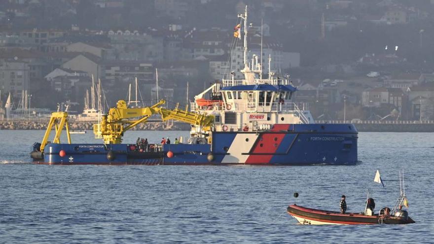El «Forth Contractor» de Freire se exhibe por la ría de Vigo | PABLO H. GAMARRA