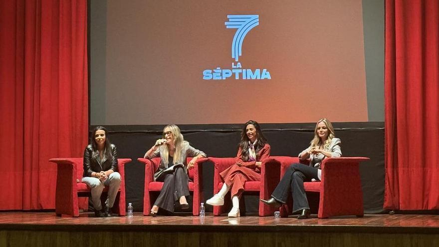 La Séptima, el nuevo canal de televisión nacional, se da un baño de masas en Avilés