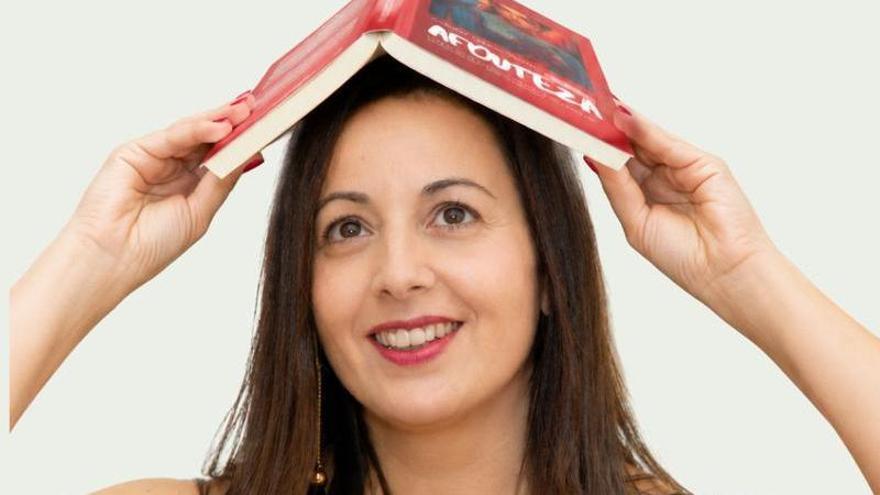 «Cada vez que gaño un premio literario, invirto no seguinte libro»