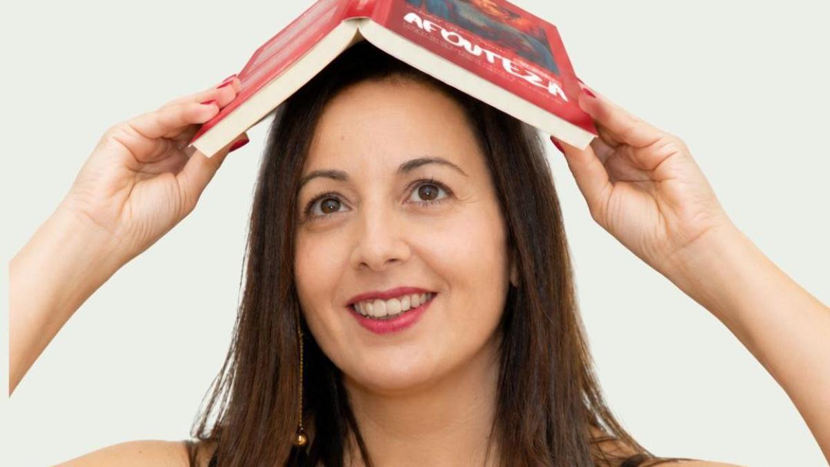 A escritora Soledad García presenta o seu novo libro, 'Afouteza', no Día da Amizade.