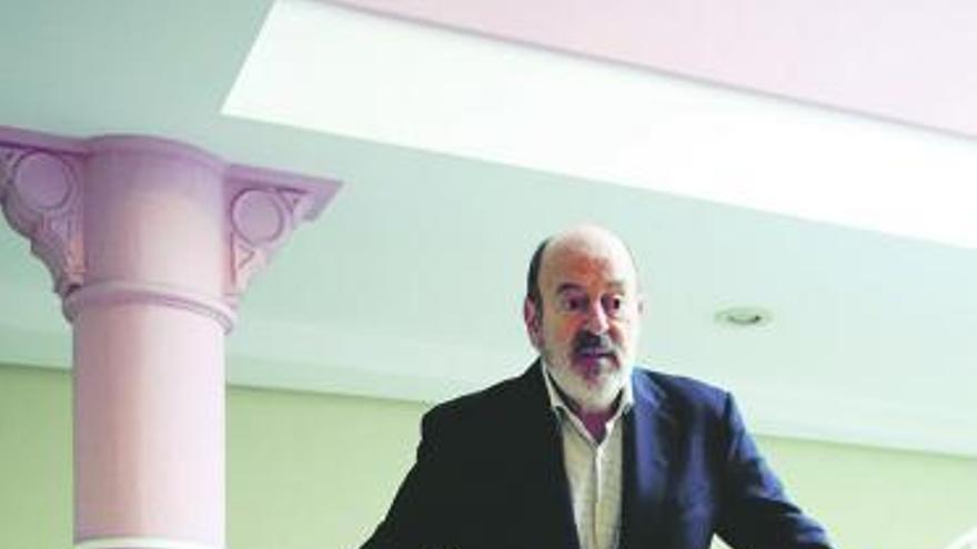 José Rivas, en la casa donde tiene su estudio de arquitectura.