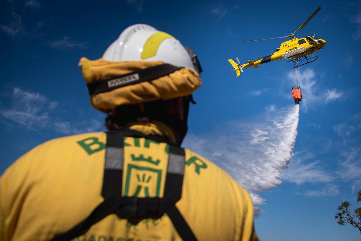 Demostración de uno de los helicópteros de Brifor en Los Topos