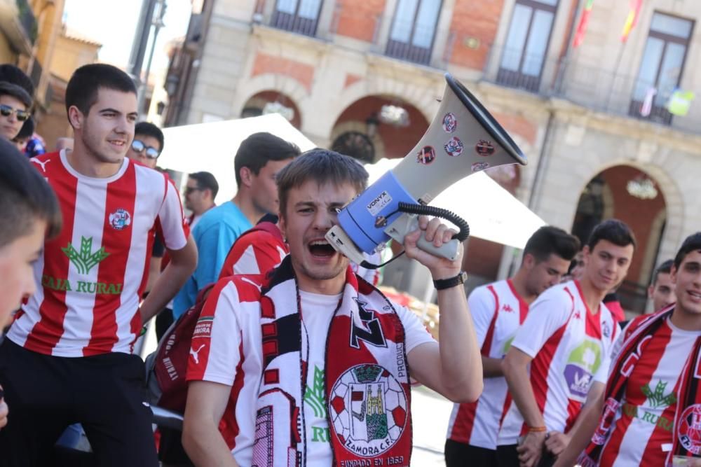 Espectacular ambiente previo al partido de play off Zamora CF - El Haro Deportivo