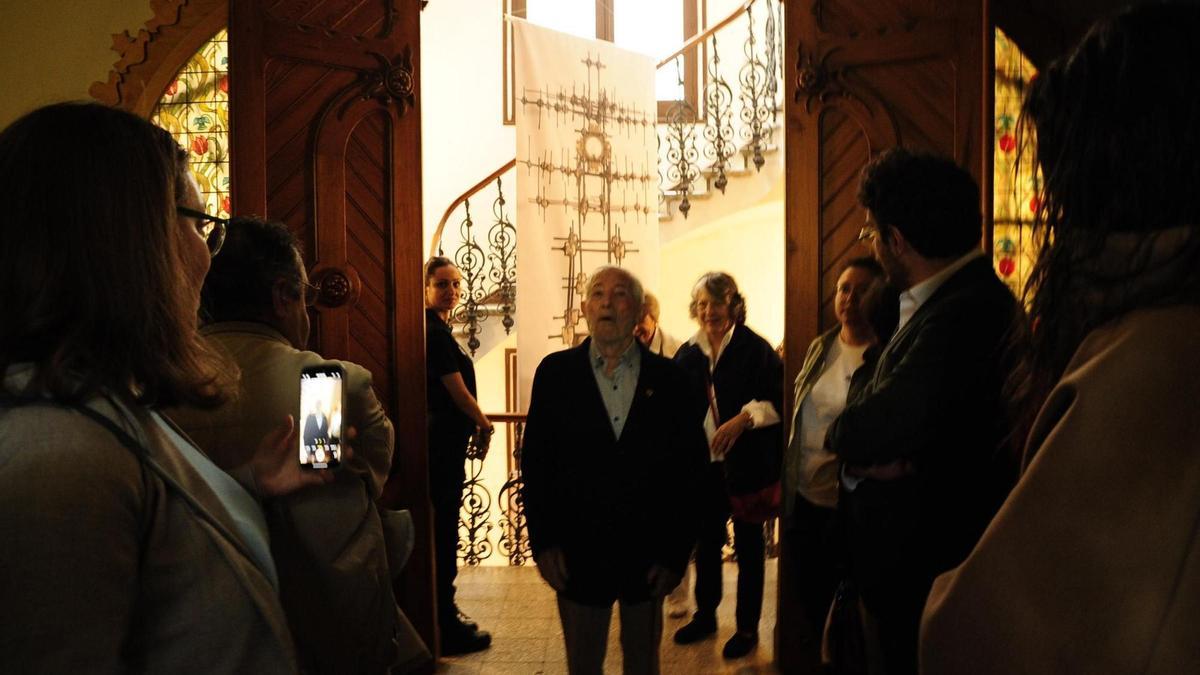 José Luis Alonso Coomonte en la inauguración de la exposición sobre su obra que organizó en mayo de 2025 el CEB Ledo del Pozo.