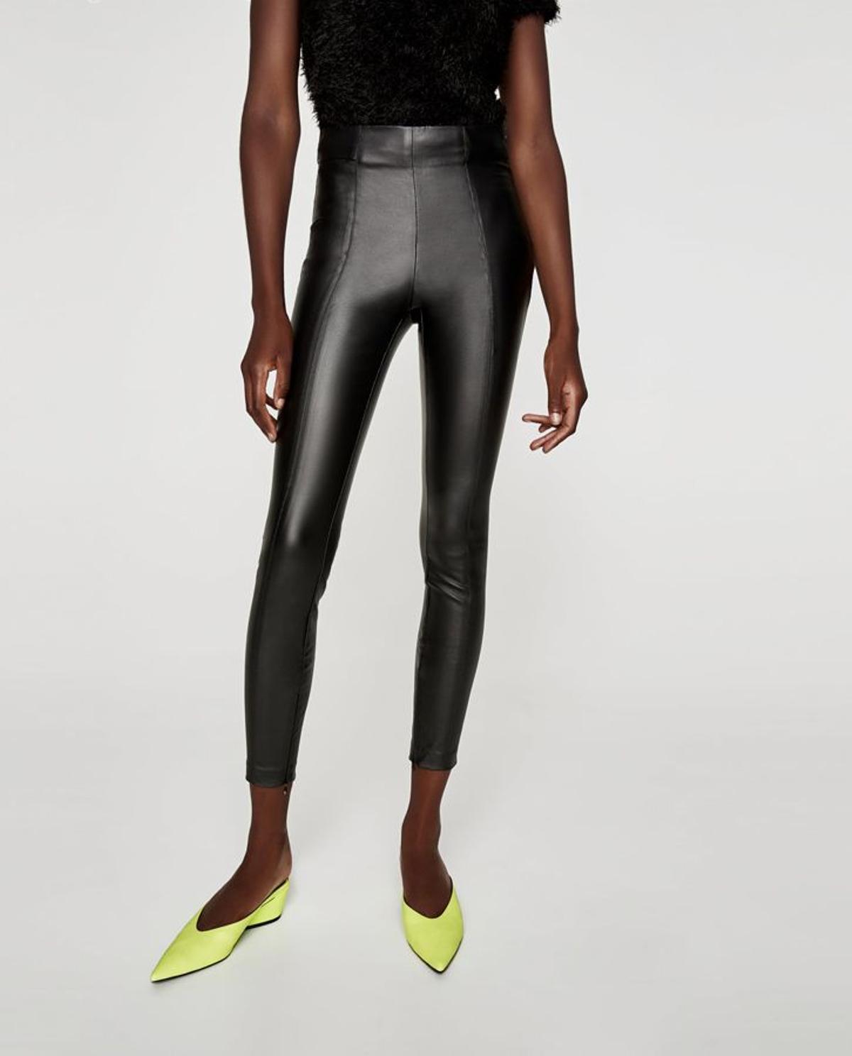 Leggings negros efecto cuero de Zara