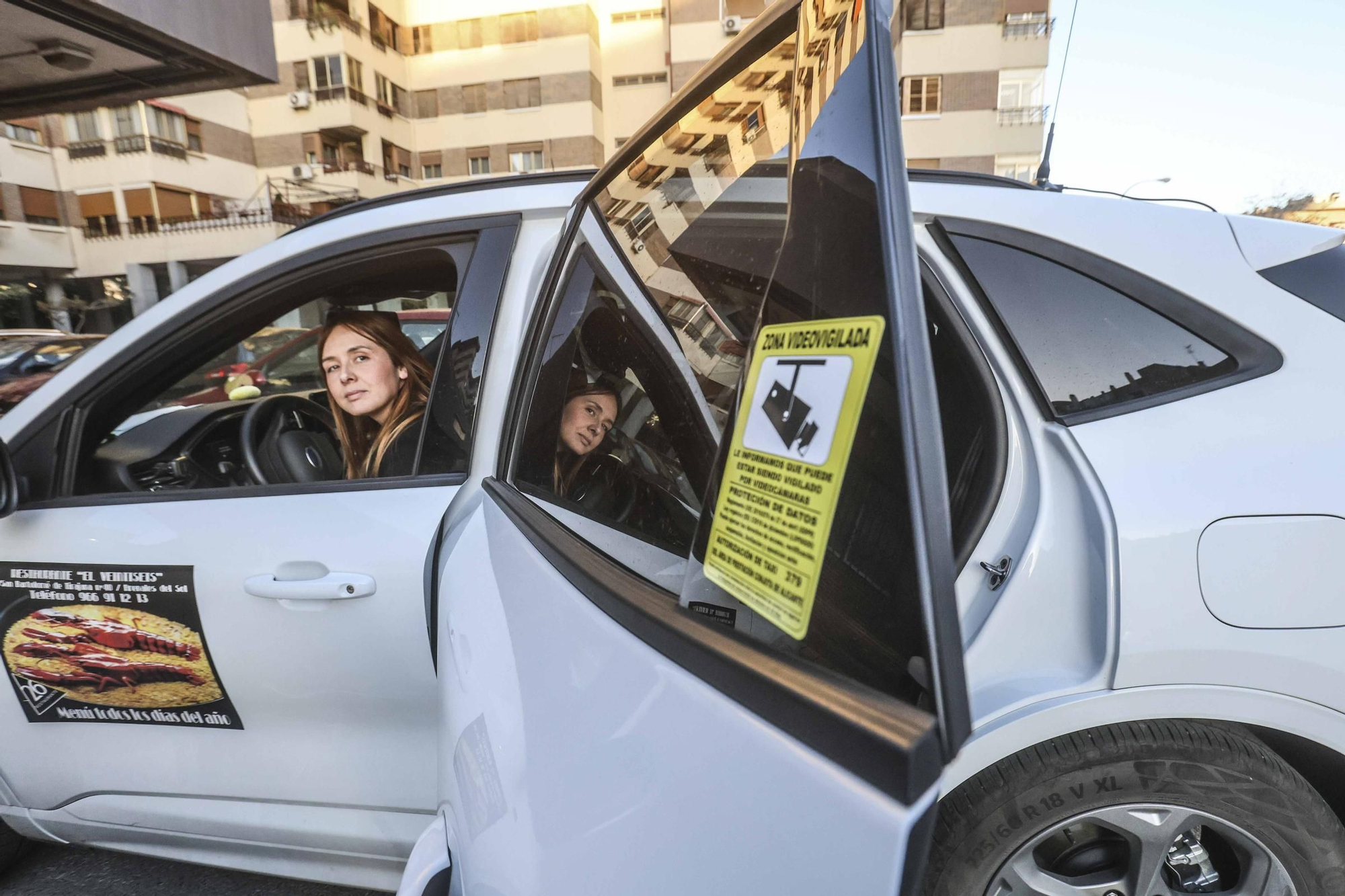 Los taxistas en Alicante instalan cada vez más cámaras de vigilancia