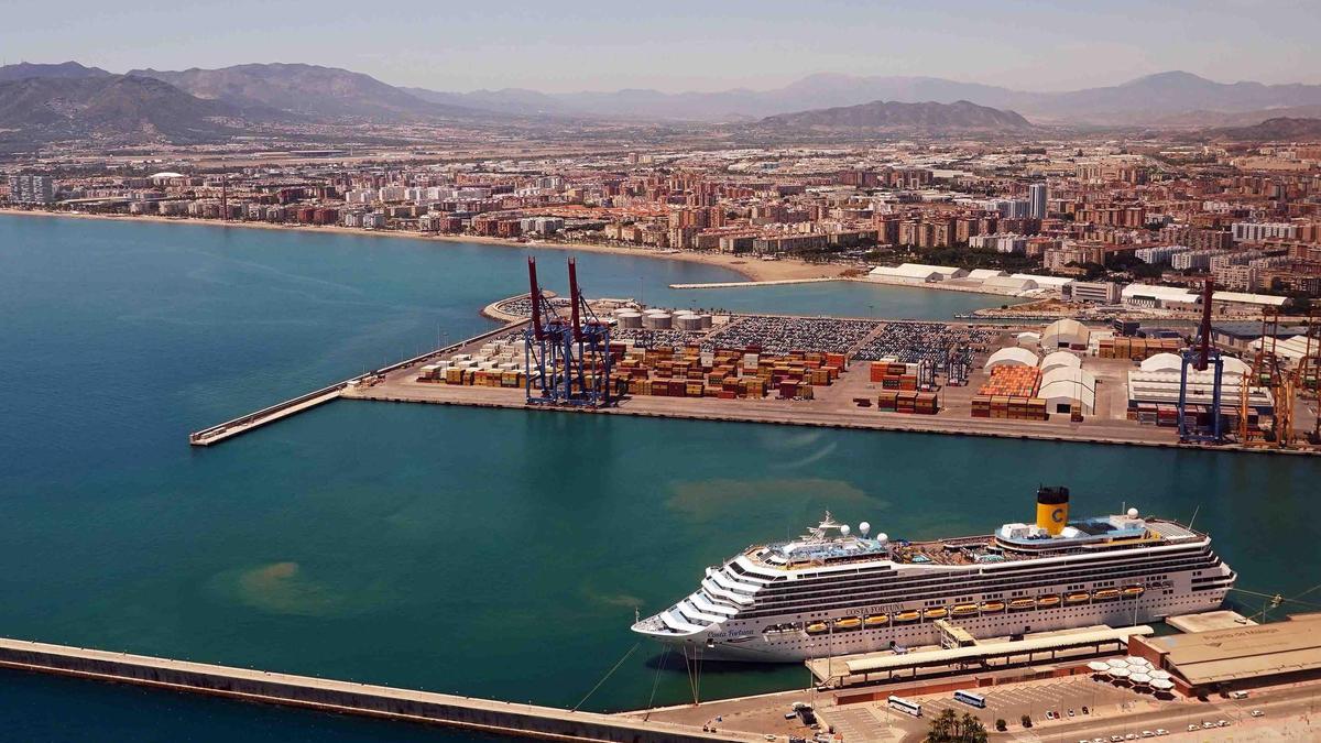 Vista de la dársela del Puerto de Málaga.