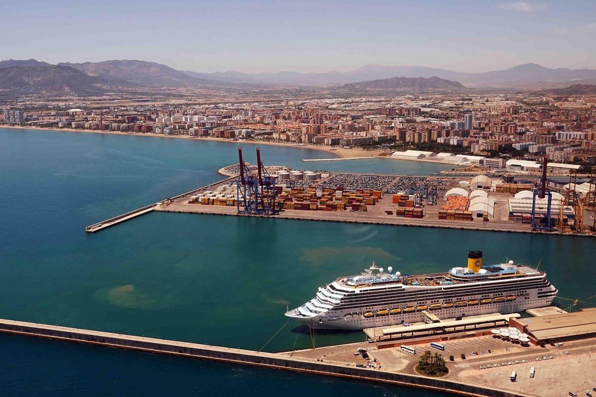 Vista de la dársela del Puerto de Málaga.