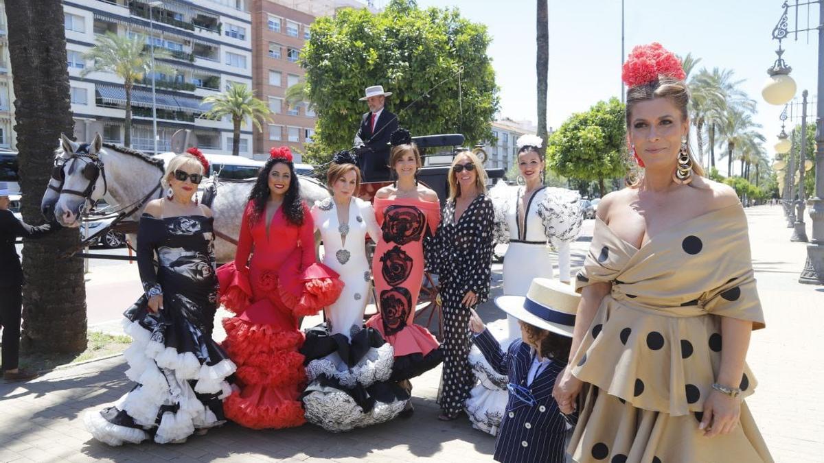 Juana Martin (d) muestra su colección de trajes de flamenca.