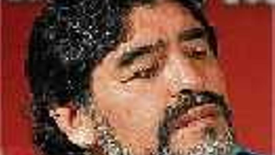 Maradona deixa la xicota per robar-li