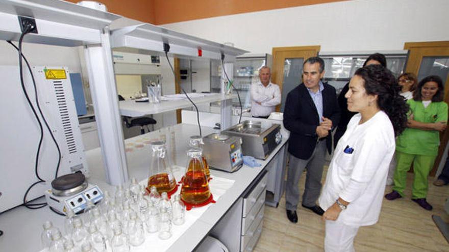 Imagen de la inauguración de las nuevas instalaciones del Laboratorio Agroalimentario, en marzo de 2011. | fuselli