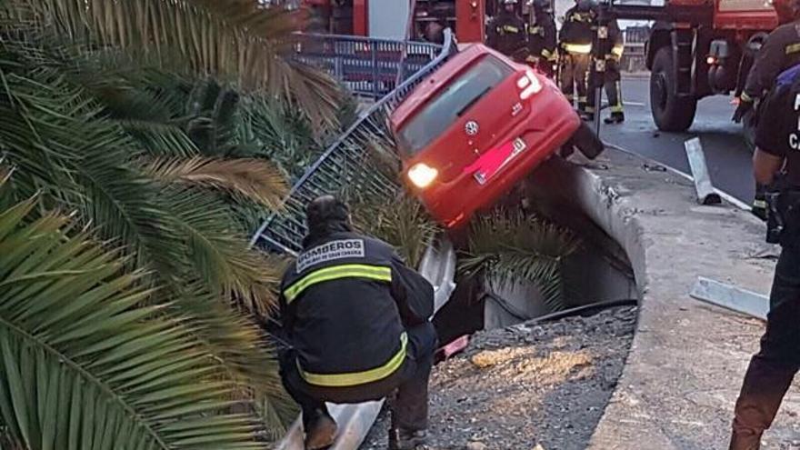 Un vehículo se sale de la carretera en Gran Canaria y el conductor da positivo por drogas