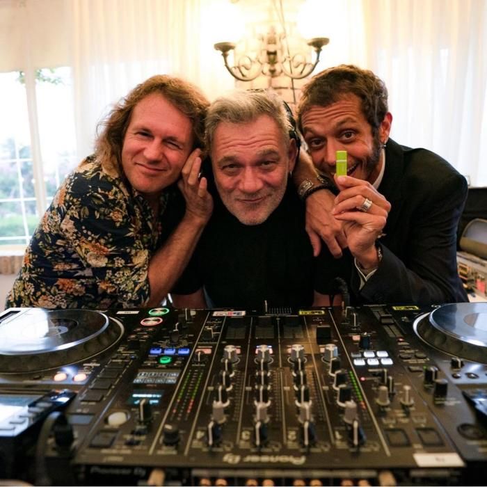 Valentino Rossi, de DJ en la boda de Uccio