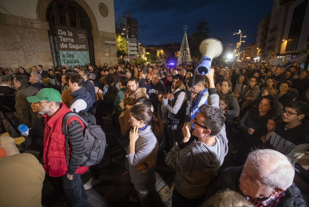 Protesta en repulsa del último asesinato machista perpetrado en Sagunt