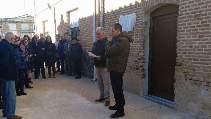 Dos momentos del homenaje a García Domínguez en Castrillo.