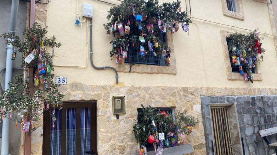 Ventanas y balcones «enramados». | SERVICIO ESPECIAL