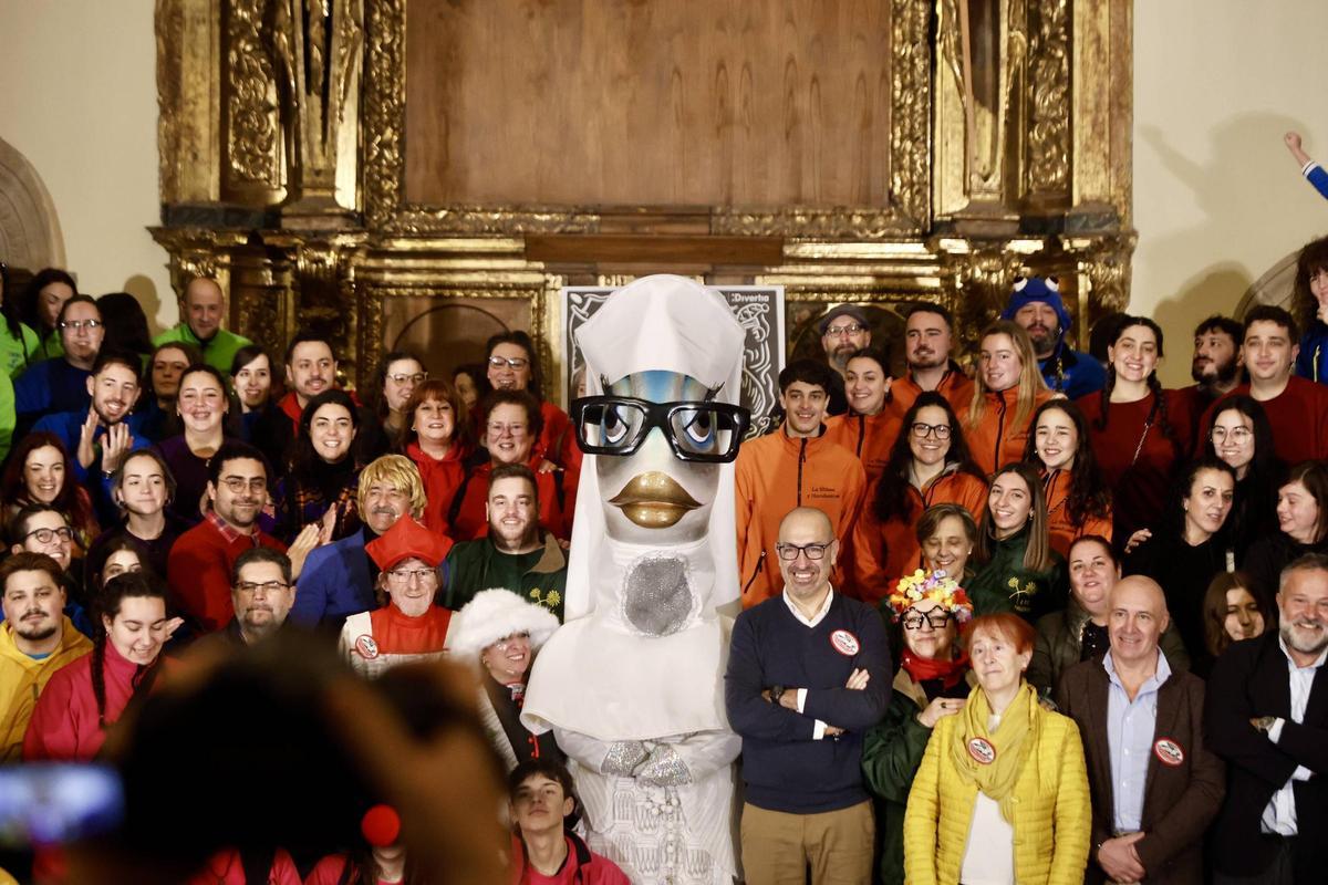 La sardina del Antroxu de Gijón ya tiene disfraz (en imágenes) La sardina del Antroxu de Gijón ya tiene disfraz (en imágenes)