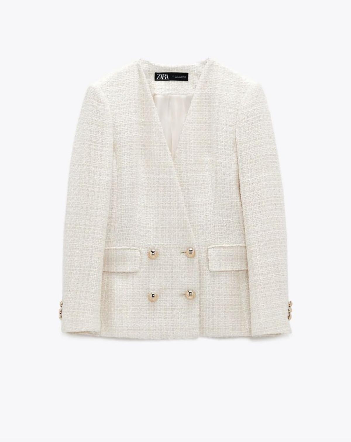 Blazer cruzada en color blanco de Zara