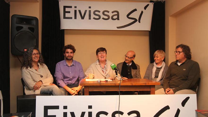 Los representantes de Eivissa Sí, ayer durante la presentación de la plataforma en Vila.