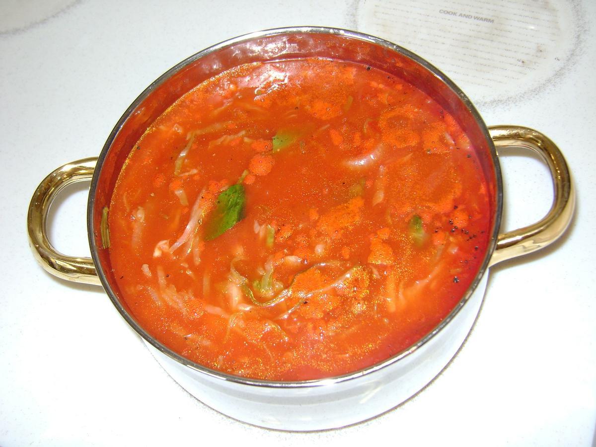 La sopa de tomate y cebolla es muy diurética, ideal para evitar la retención de líquidos.