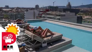 Vacaciones en la piscina: malestar en la tumbona