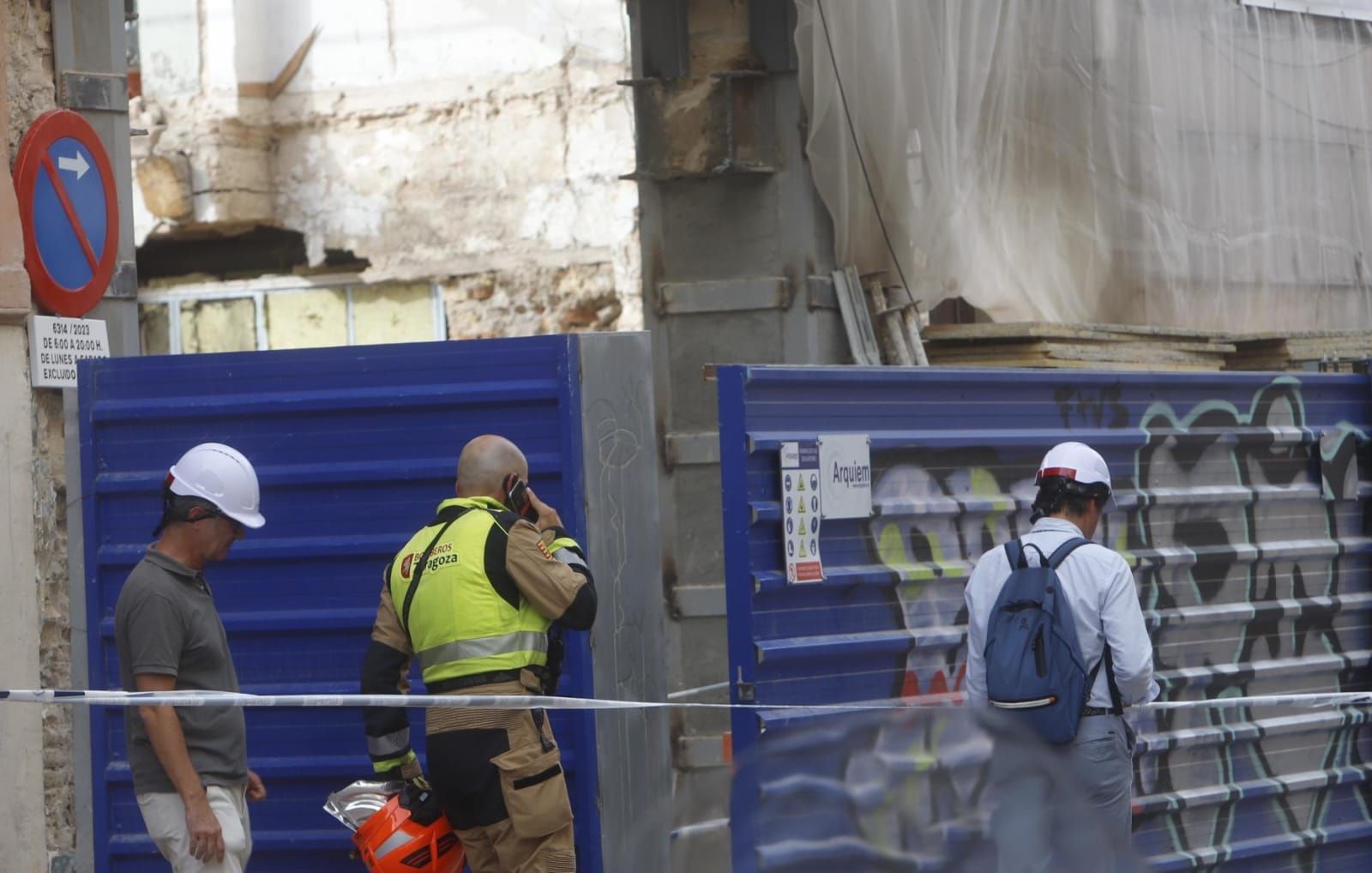 EN IMÁGENES | Desalojo de un edificio de la calle Azoque por riesgo de derrumbe