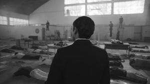 Un fotograma de Hangar rojo.