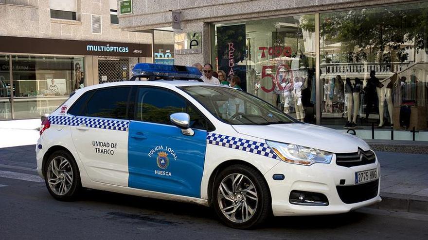 Detenido un conductor ebrio tras dormirse frente a la comisaría de Huesca