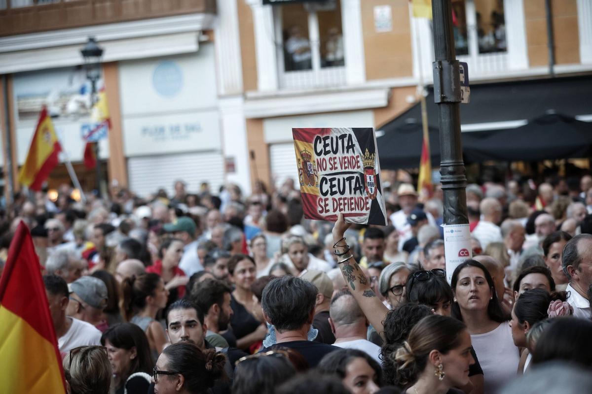 Imágenes de la manifestación en Cort, Palma, en apoyo a Ceuta