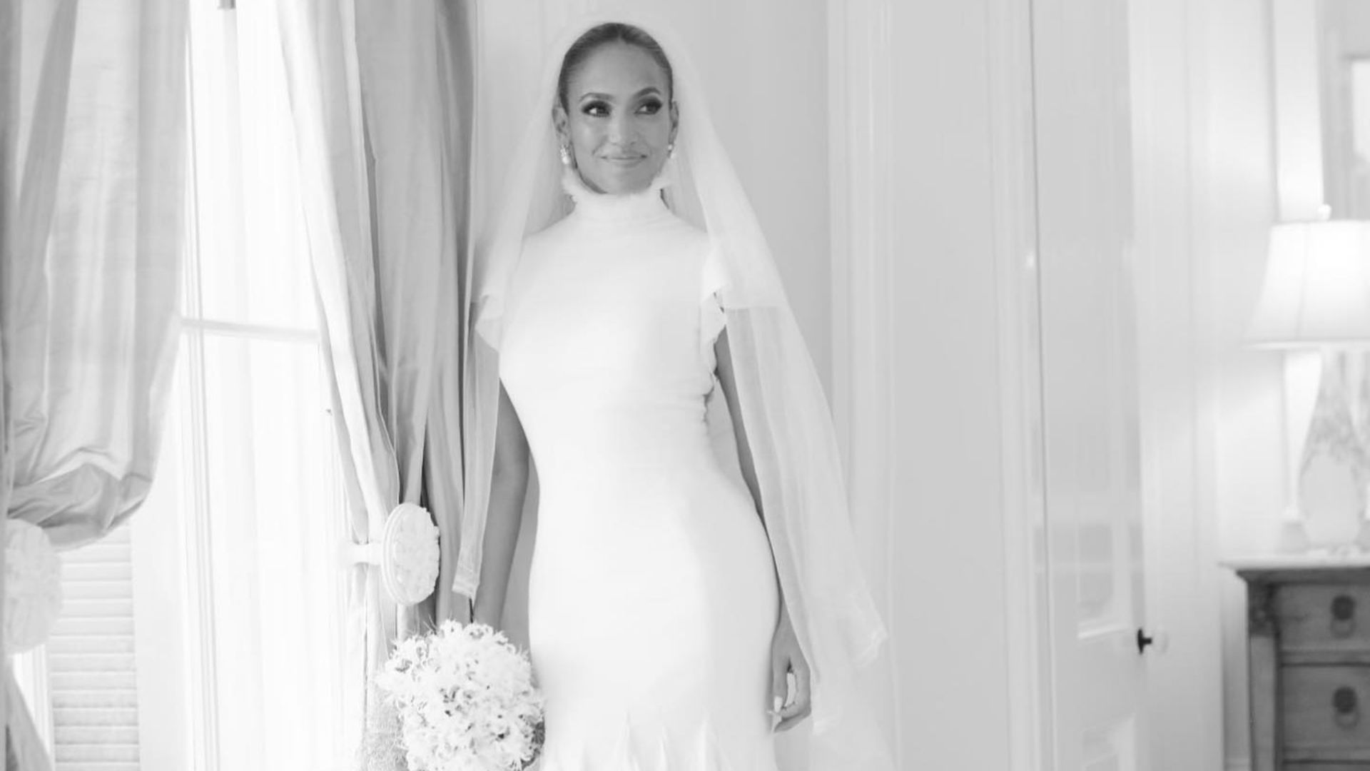 Jennifer Lopez con uno de sus vestidos de novia