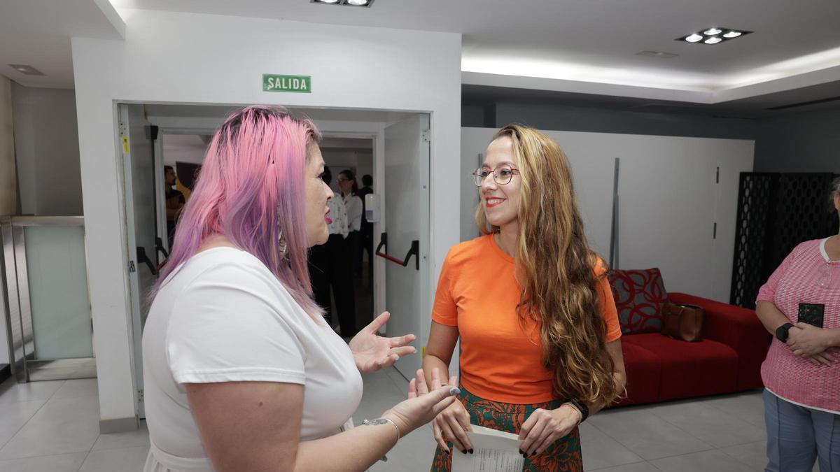 Por la derecha, Olaia Morán Ramírez, consejera de Educación y Juventud del Cabildo de Gran Canaria.