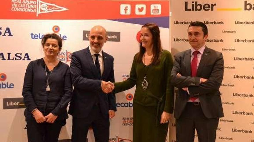 María Jesús Seoane, Antonio Corripio, Mónica Outeiral y Laureano José Calvo, tras la firma del convenio.