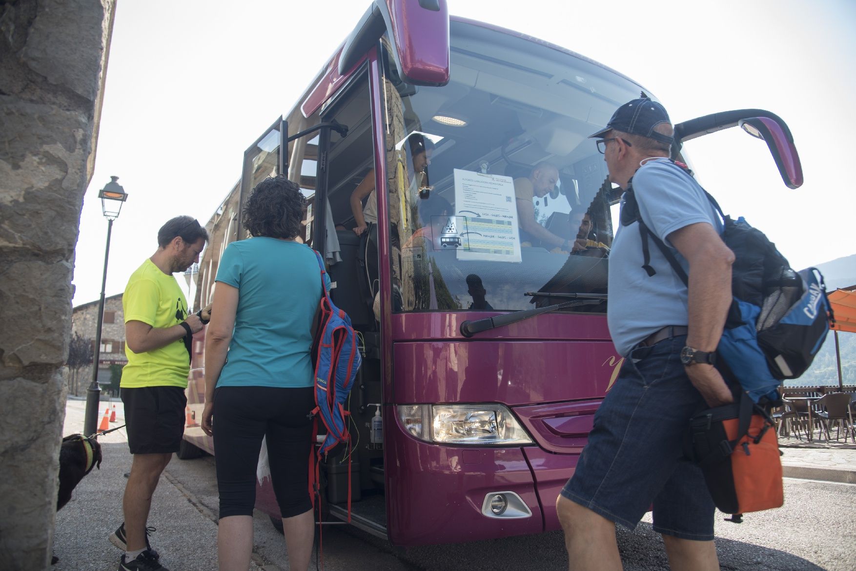 Crònica d'un dia al bus que porta excursionistes al peu del Pedraforca