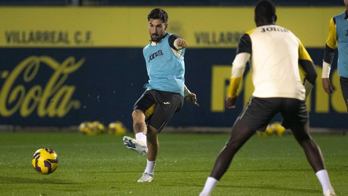 Álex Baena durante una de las sesiones de entrenamiento de esta semana previas al partido ante el Girona.