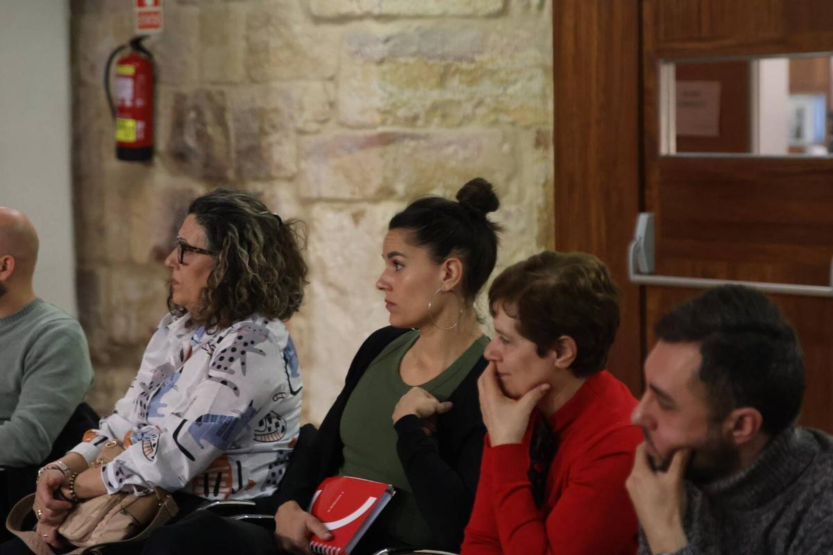 La candidatura socialista atiende a los medios para valorar la situación de la sanidad en la provincia.