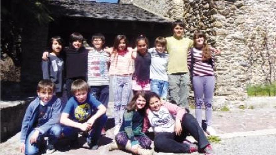 Els nens de l&#039;escola Els Nagols de Montferrer, que estan recuperant la memòria i la celebració de la Trobada