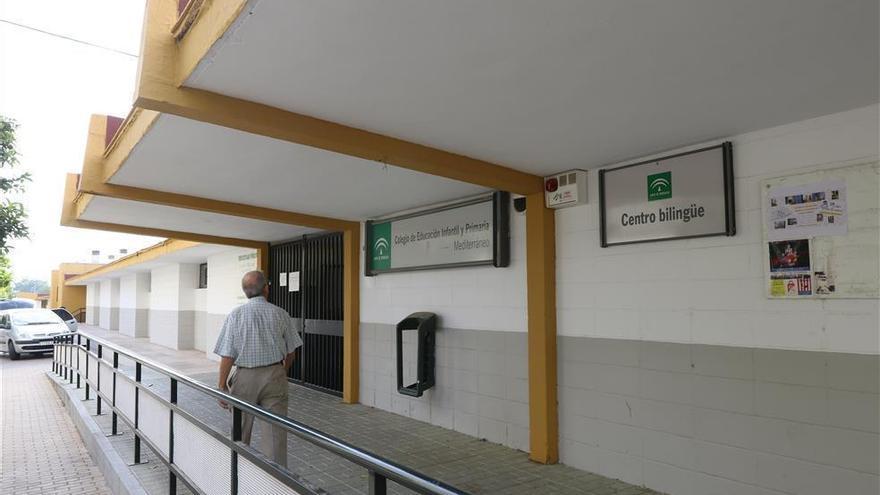 Firmados los contratos para iniciar los trabajos de
climatización en 19 colegios de Córdoba