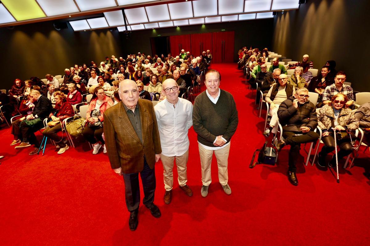 Por la izquierda,  José Antonio Alonso, Daniel  López y Guillermo González-Pola, ayer en el Club.