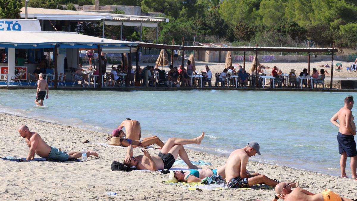 Turistas en es Pouet .