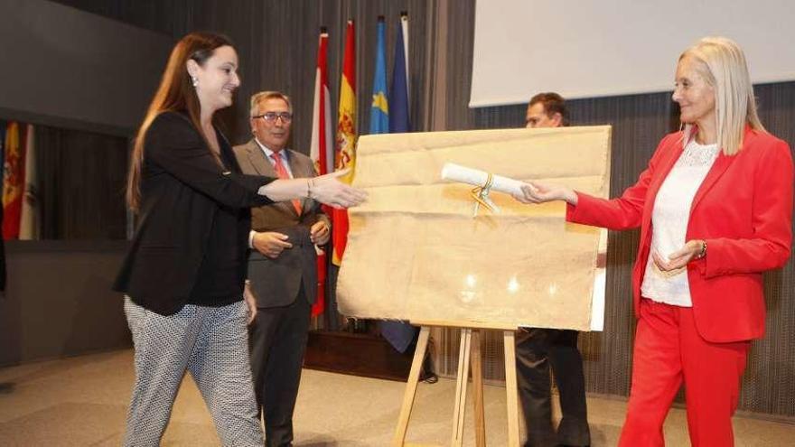 Rosa Martínez, premiada por el Ateneo Jovellanos