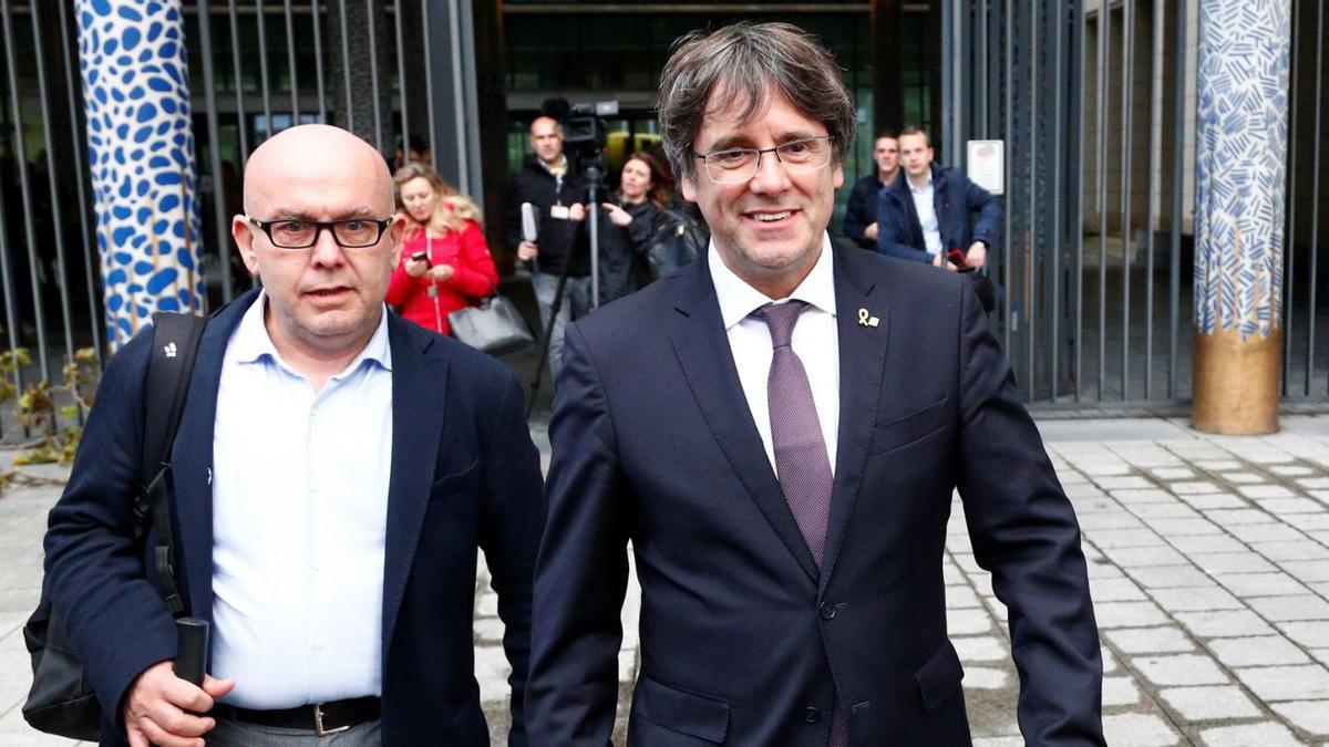 Redondo va canviar de criteri sobre Puigdemont al parlar amb el seu superior  | FRANÇOIS LENOIR / REUTERS