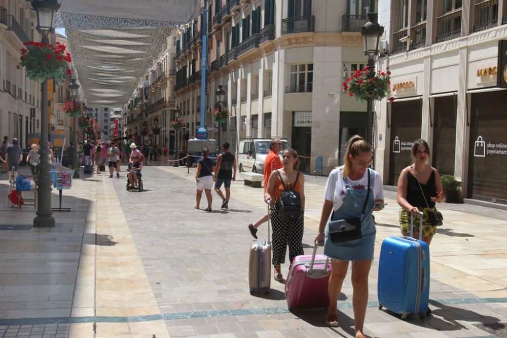 Las calles y plazas del Centro Histórico recuperan la normalidad con la marcha de muchos visitantes y el desmontaje de casetas y tablaos tras los días de fiesta