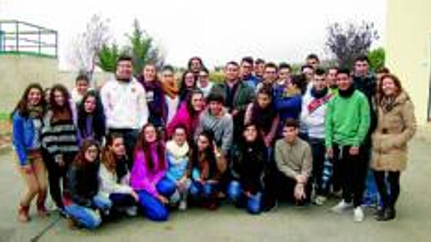 Estudiantes visitan la estación depuradora de agua